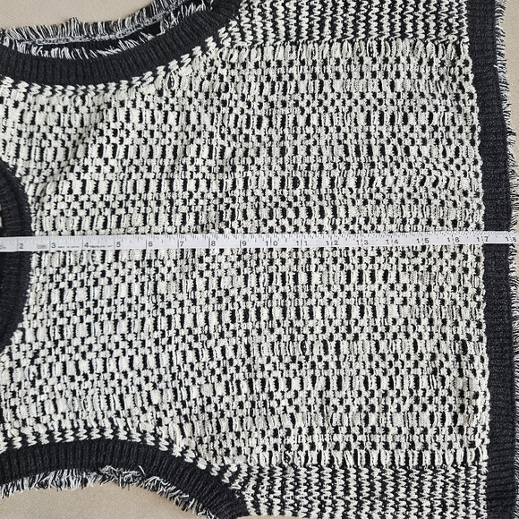 Club Monaco Black and White Sleeveless Sweater Top Size M - Picture 7 of 7